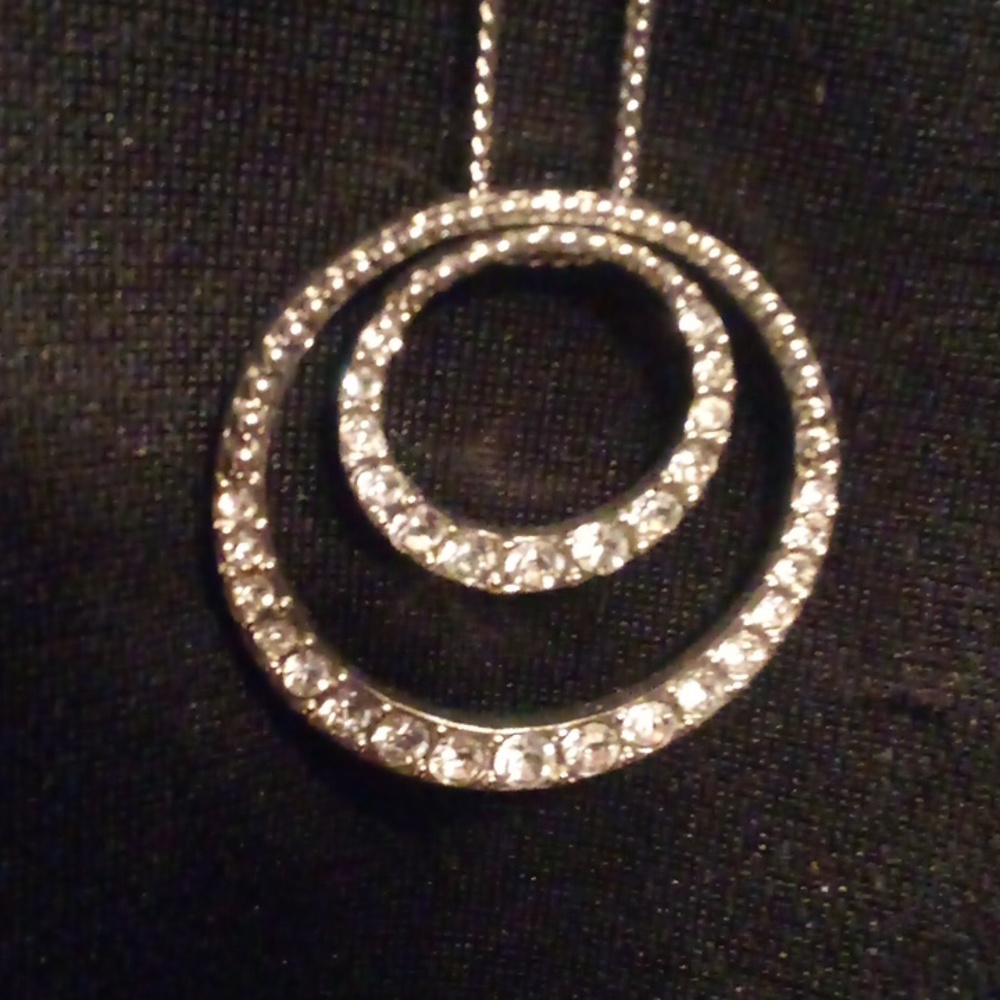 Stunning double circle necklace - Picture 3 of 4